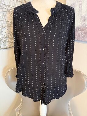 Women's Black Button-Front Patterned Blouse